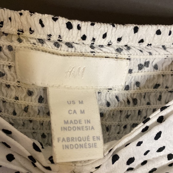💖 2/$25 H&M Polka Dot Drawstring Blouse - Picture 7 of 7